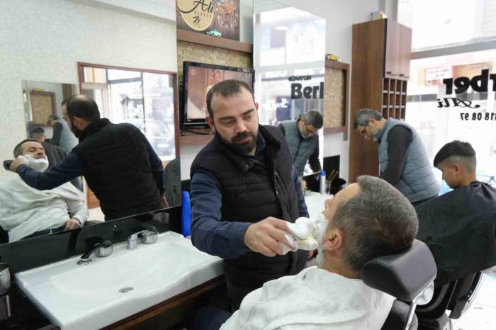 Samsun’da Berberler ’7 Nisan Pazar Günü’ Açık