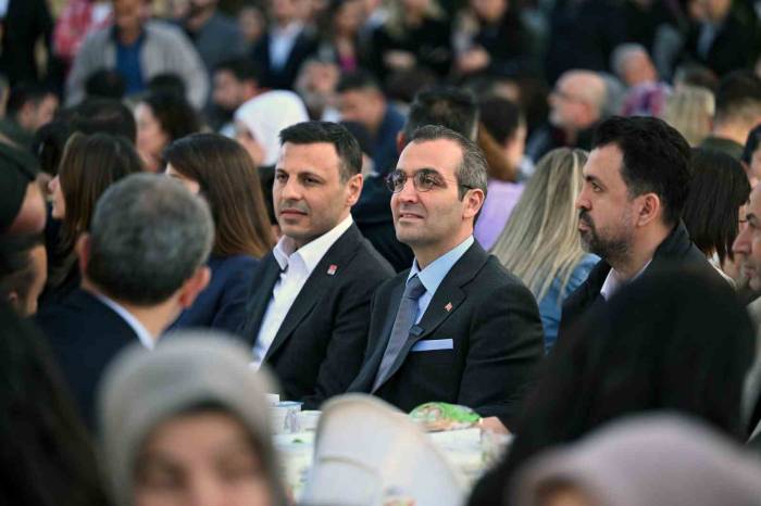 Şişli’de 3 Bin Kişi Kadir Gecesi’nde Meydan İftarında Buluştu