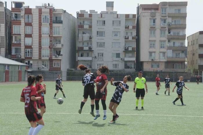 Cizre Kadın Futbol Takımı, Bitlis’i 3-2 Yendi