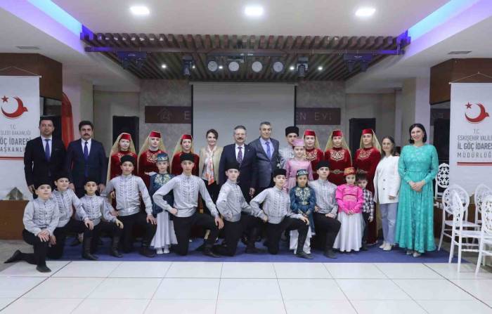 Vali Hüseyin Aksoy Kırım Tatar Türkleri İle İftarda Yemeğinde Bir Araya Geldi