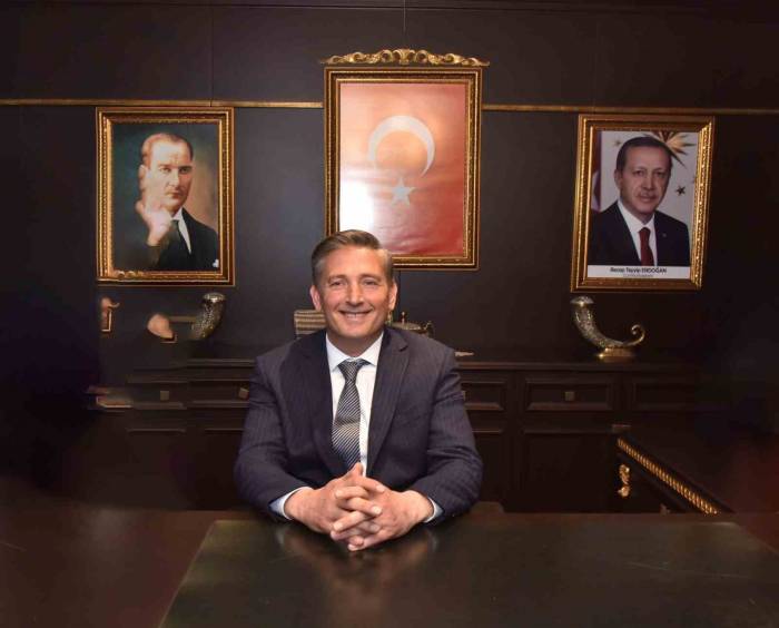 Başkan Candal, Tebrik Çiçeği Yerine Filistin’e Yardım İstedi