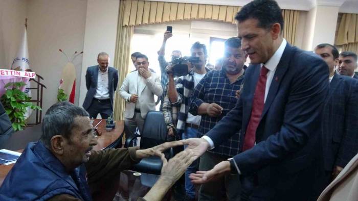 Kozan Belediye Başkanı Atlı, Makamına Davul Zurnalarla Uğurlandı