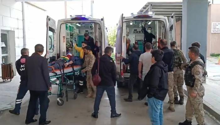 Bayram Alışverişine Giden Köy Servisi Şarampole Devrildi: 10 Yaralı