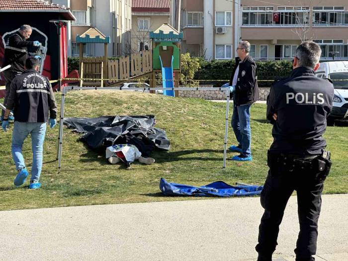 Bursa’da 19 Yaşındaki Genç, Parkta Ölü Bulundu