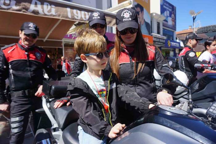 Edirne’de Polis Ekipleri Stant Açarak Vatandaşları Bilgilendirdi