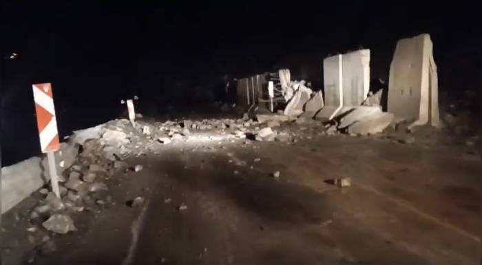 Yüksekova-van Karayolundaki Heyelanda Faciadan Dönüldü