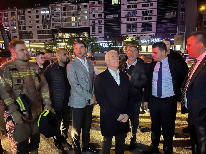 Bursa’da İş Merkezinin Çatısı Alev Alev Yandı