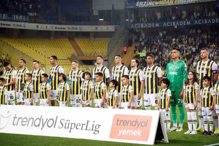 Fenerbahçe 3 Branşta Şampiyonluğa Oynuyor