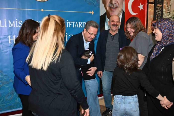 Vali Enver Ünlü Ve Eşi Sema Ünlü, Koruyucu Aileler Ve Çocuklarıyla İftar Yaptı