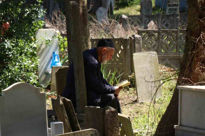 Bayram Öncesinde Mezarlıklara Akın Ettiler