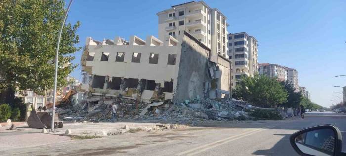 Malatya’da Asrın Felaketinin İzleri Siliniyor