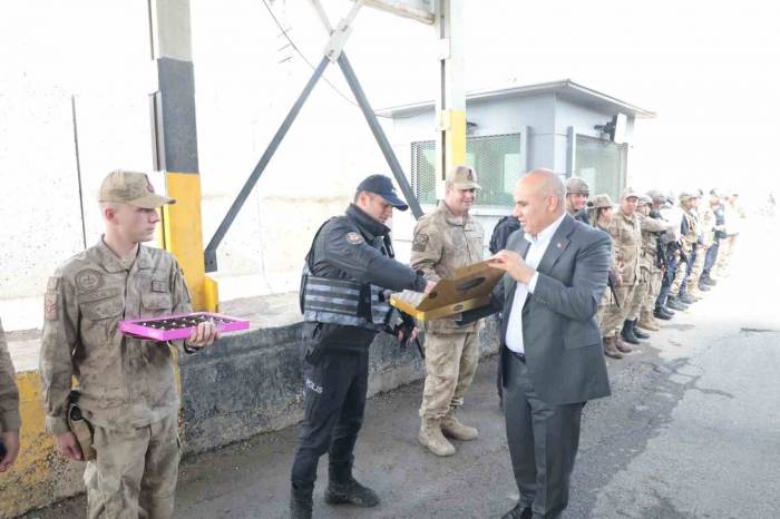 Ağrı’da Bayramlaşma Programları Düzenlendi