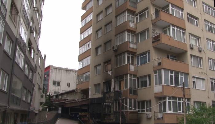 Beşiktaş’ta 29 Kişinin Öldüğü Yangında Hasar Gören Bina Sakinleri Bayramı Buruk Geçiriyor