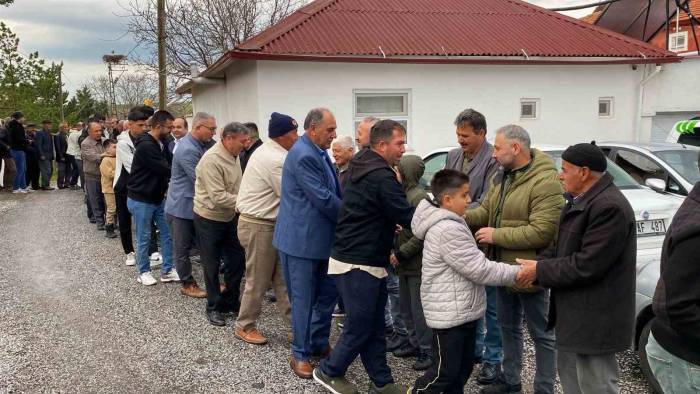 Köylerde Toplu Bayramlaşma Geleneği Sürüyor