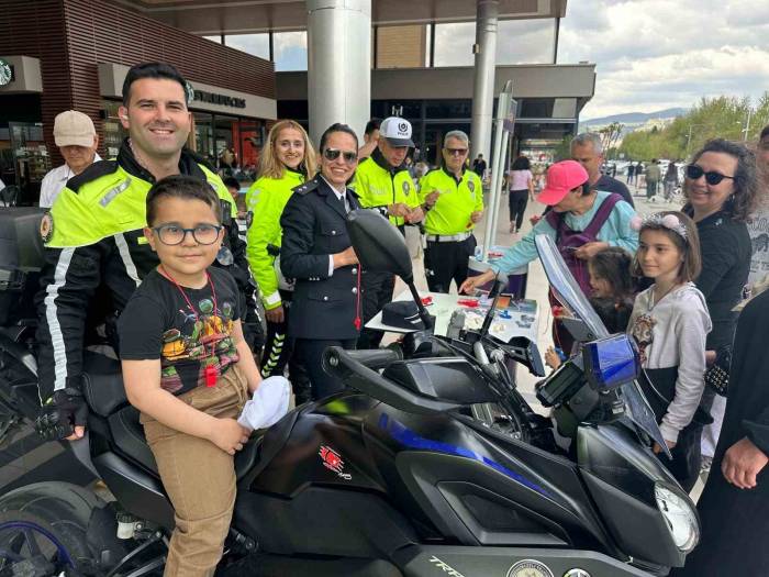 Muğla’da Trafik Ekipleri Vatandaşları Bilgilendirdi