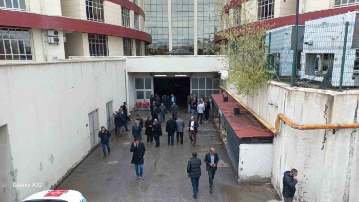 Bayram Günü Husumetli Oldukları Muhtarı Öldürüp, Jandarmaya Ateş Açtılar