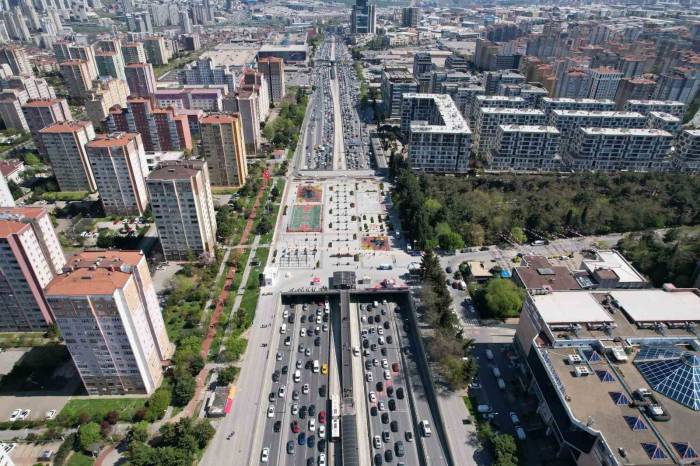 Büyükçekmece İle Avcılar Arasında Yaşanan Trafik Yoğunluğu Havadan Görüntülendi