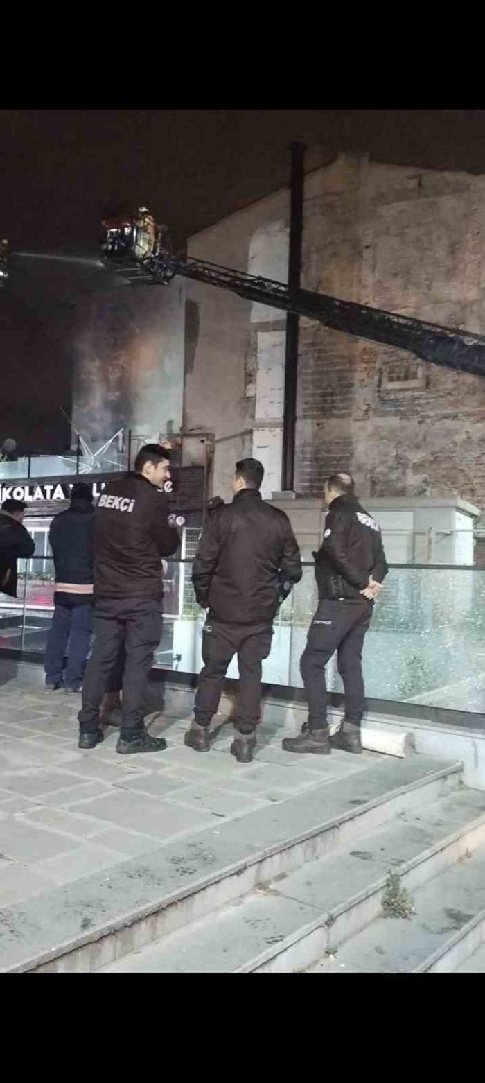 Üsküdar’da İş Yerinde Yangın Paniği