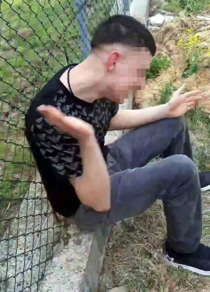 Kaza Yaptı, Ardından Kendini Tokatlayıp Yumruklamaya Başladı