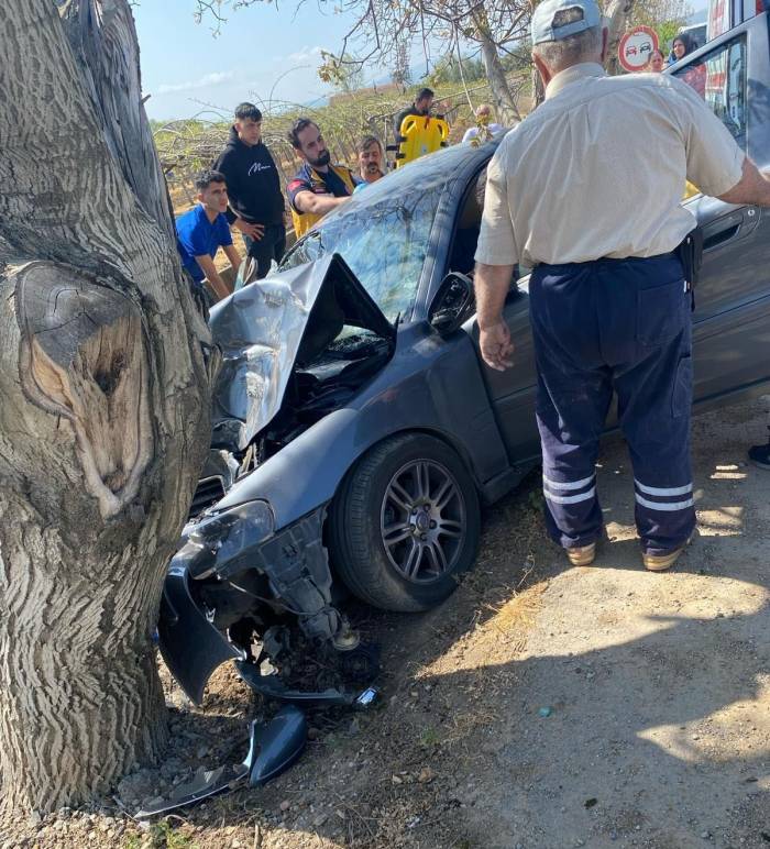 Otomobil Sulama Kanalına Düştü: 2 Yaralı