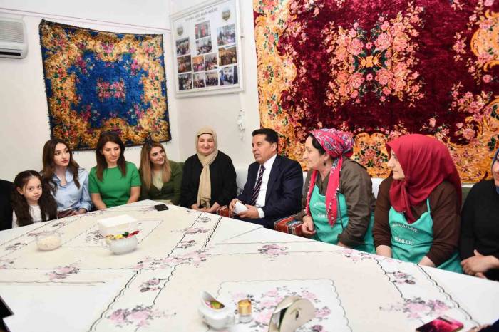 Başkan Özer Esenyurt’ta Derneklerle Bayramlaştı