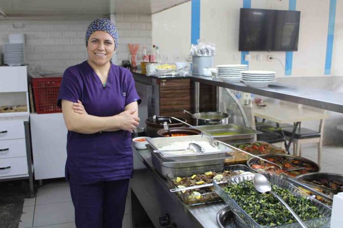 Merakı Mesleği, Kendisi "Sanayinin Nezahat Ablası" Oldu