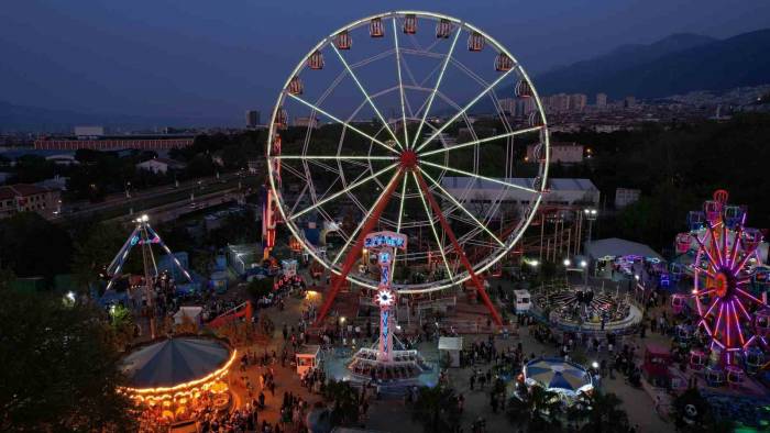 Bayram Harçlıklarını Alan Çocuklar Kültürpark’a Akın Etti