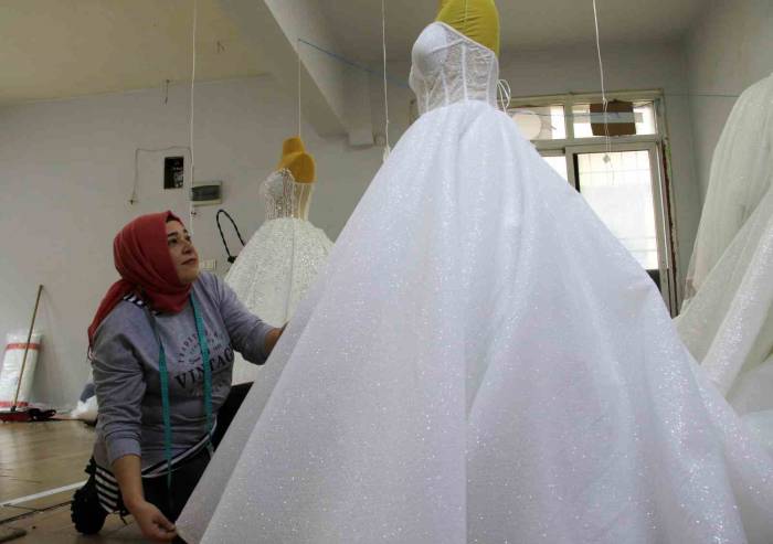 Yeni Sezonda Gelinlik Fiyatları 15 Bin Tl’den Başlıyor