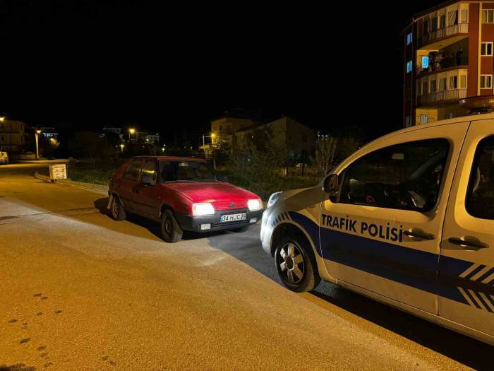 Yakalanacağını Anlayınca Araçtan İnip Kaçmaya Çalıştı, Yere Düşerek Yaralandı