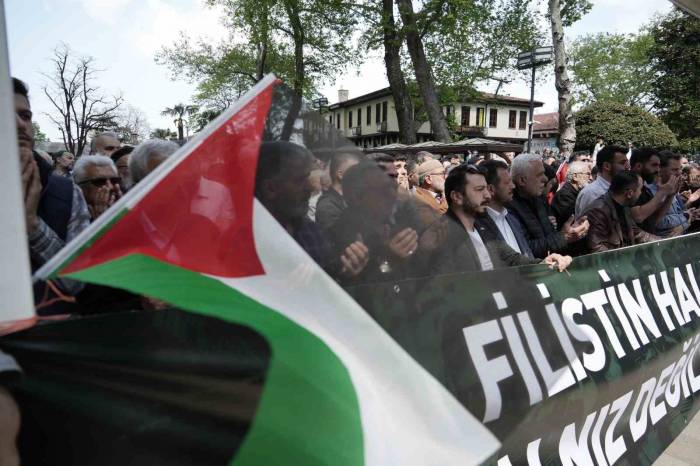 Gazze’de Hayatını Kaybedenler İçin Gıyabi Cenaze Namazı Kılındı