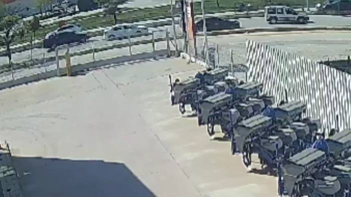 Düz Yolda Takla Atan Kamyonet Güvenlik Kamerasında