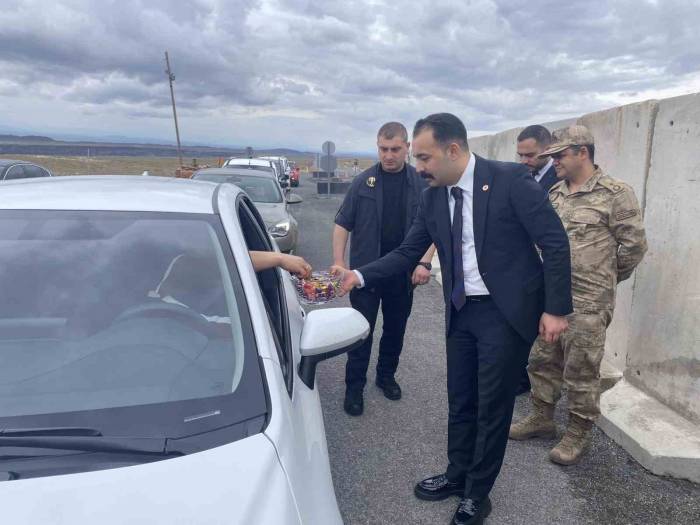 Digor Kaymakamı Okatan, Trafik Uygulamasına Katıldı