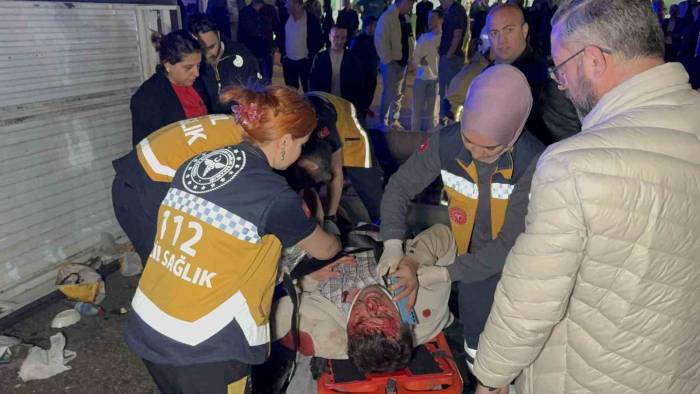 Kamyonetle Otomobil Çarpıştı: 6 Yaralı