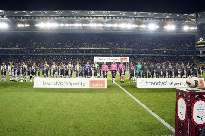 Fenerbahçe, Süper Lig’de Fatih Karagümrük’e Konuk Olacak