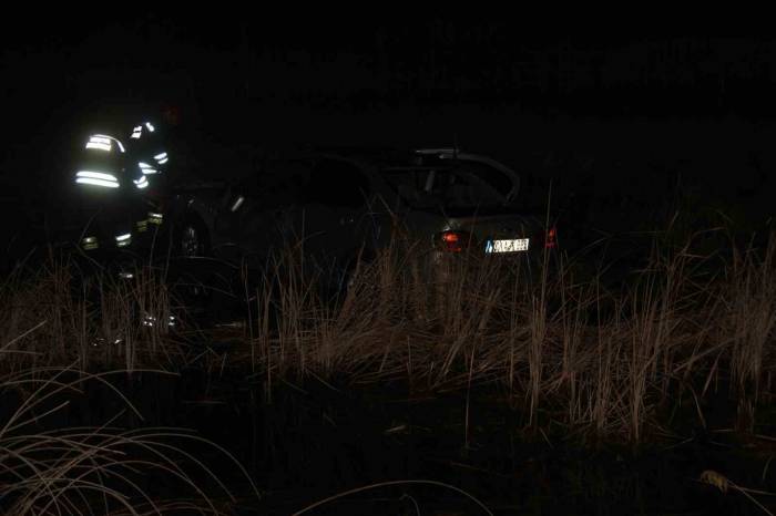 Otomobil Sazlıktaki Su Birikintisine Takla Attı: 4 Yaralı