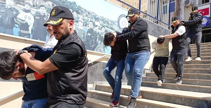 Şişli’de Kıraathanenin Önünde Duran Genci, Cipten Silahla Ateş Açarak Öldüren Şüpheliler Yakalandı