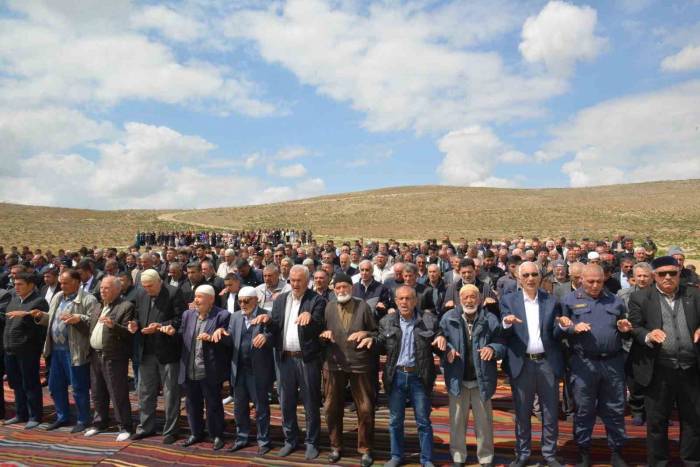 Karaman’da Çiftçiler Yağmur Duasına Çıktı