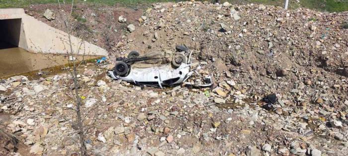 Alanya’da Kontrolden Çıkan Otomobil Dereye Uçtu; 1 Ölü