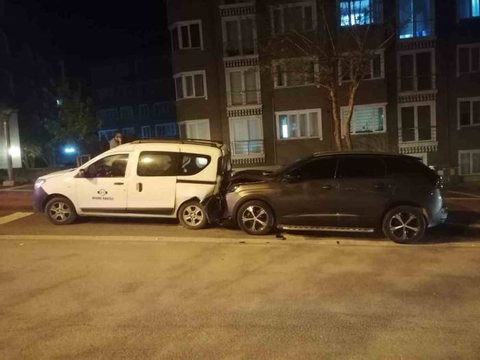 Ehliyetsiz Sürücü Polisten Kaçarken Kaza Yaptı