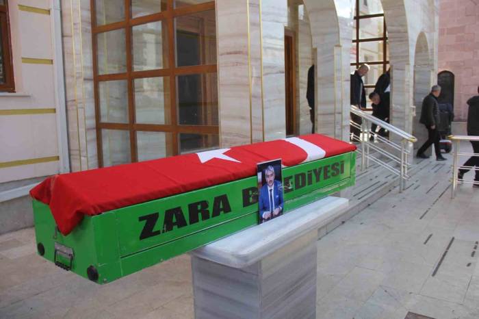 Sivas’ta Kalp Krizi Sonucu Hayatını Kaybeden Milli Eğitim Müdürü Defnedildi