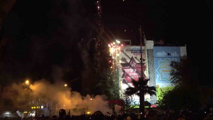 İran’ın İsrail’e Saldırısı Tahran’da Coşkuyla Kutlandı