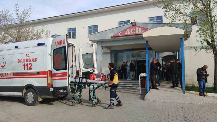 Muş’ta Dereye Düşen 7 Yaşındaki Çocuğu Amcası Kurtardı