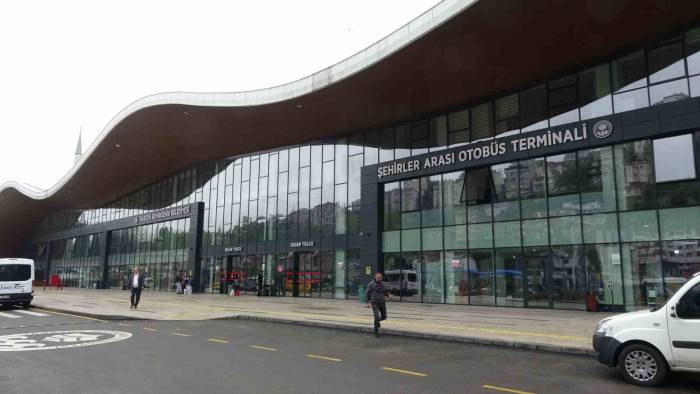 9 Günlük Resmi Tatilin Son Gününde Trabzon Şehirlerarası Otobüs Terminali’nde Yoğunluk Yaşandı