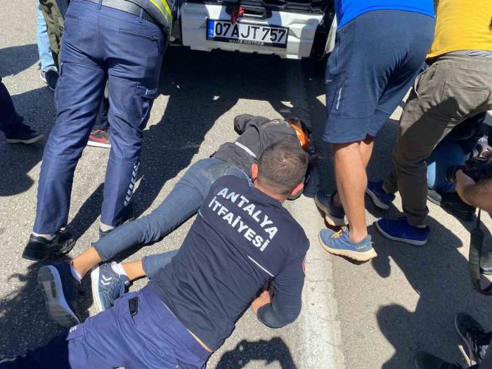 Antalya’da Yürekleri Ağza Getiren Kaza: 50 Yıllık Kamyon Şoförünün Refleksiyle Hayatta Kaldı