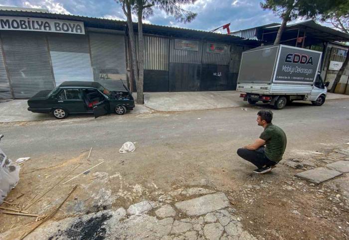 Antalya’da Otomobilde Yılan Alarmı