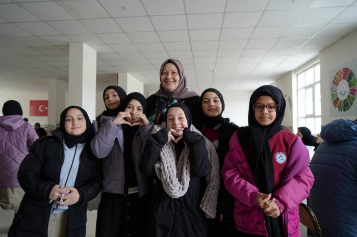 Hababam’ın Hafize Anası Yerini, Öğrencilerin Romanyalı Leyloş Ablasına Bıraktı