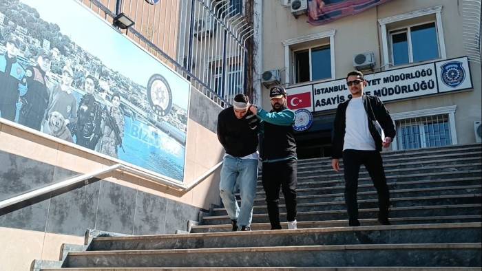 Telefondaki Sesin Polis Olduğuna İnanan Yaşlı Kadın, 4 Milyon Lirasından Oldu