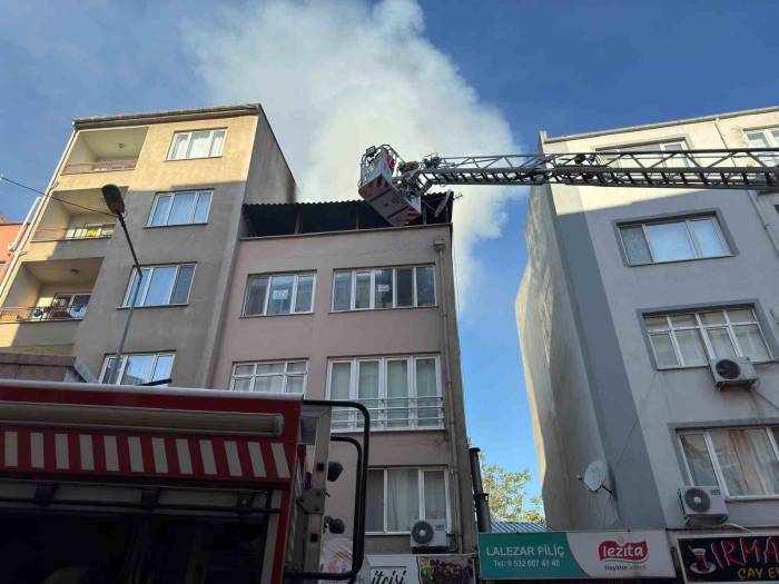 Balıkesir Merkezde Korkutan Çatı Yangını