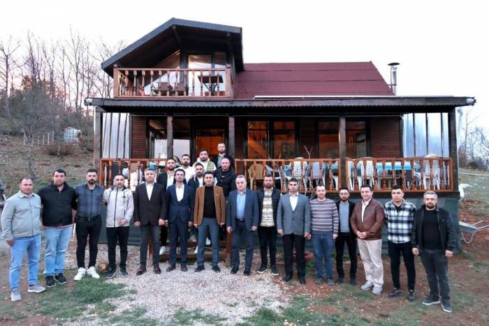 Gençlerin Davetini Geri Çevirmedi