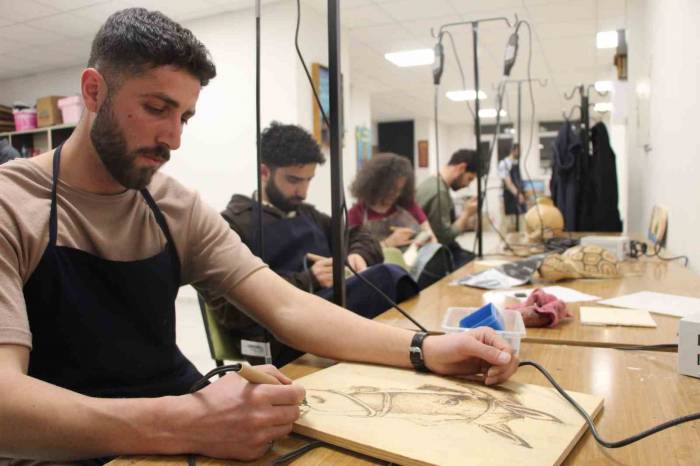 Ahşap Kursu Gençler İçin ’terapi’ Atölyesi Oldu